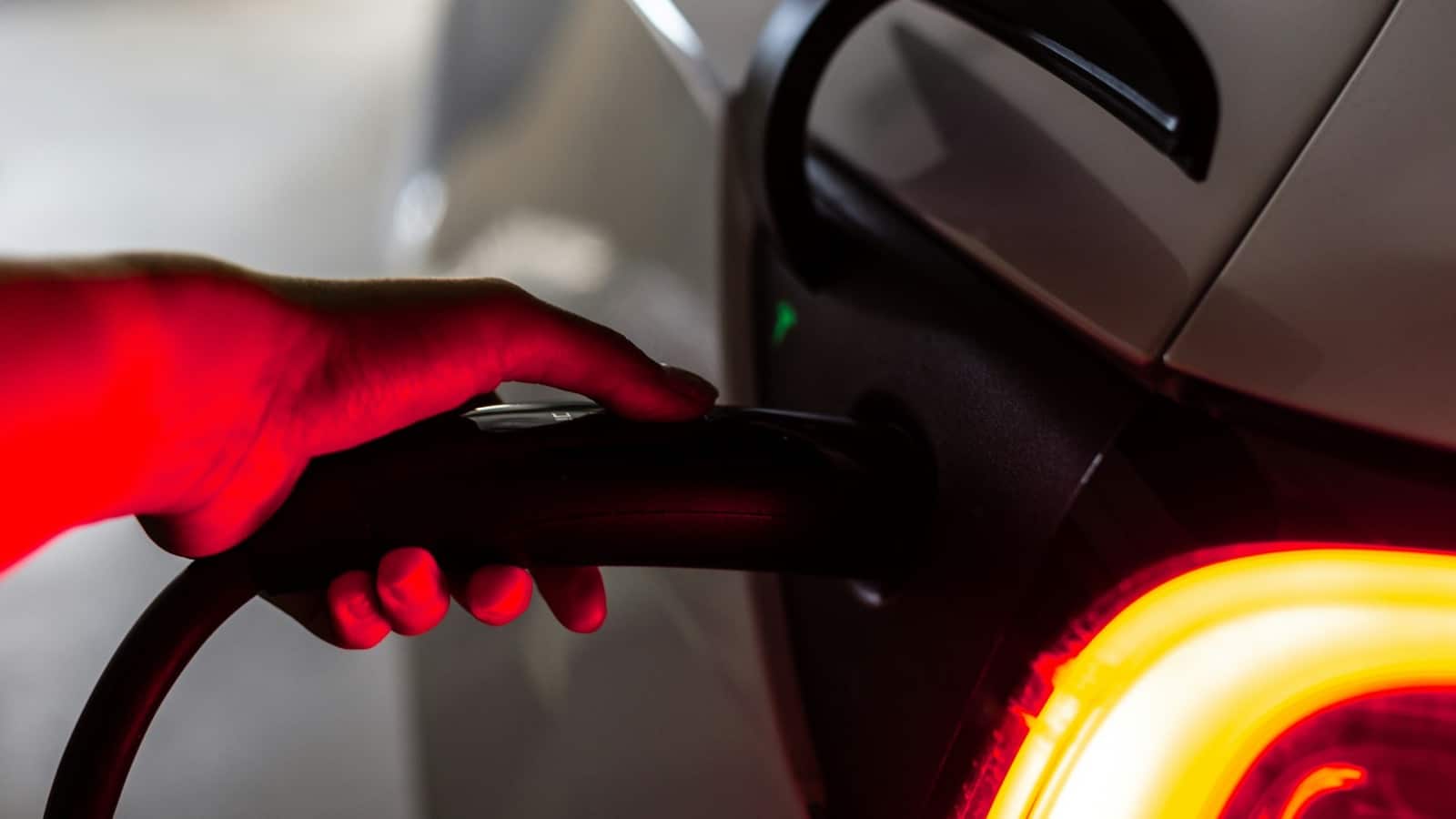 Plugging in an electric vehicle to charge overnight during the free electricity window
