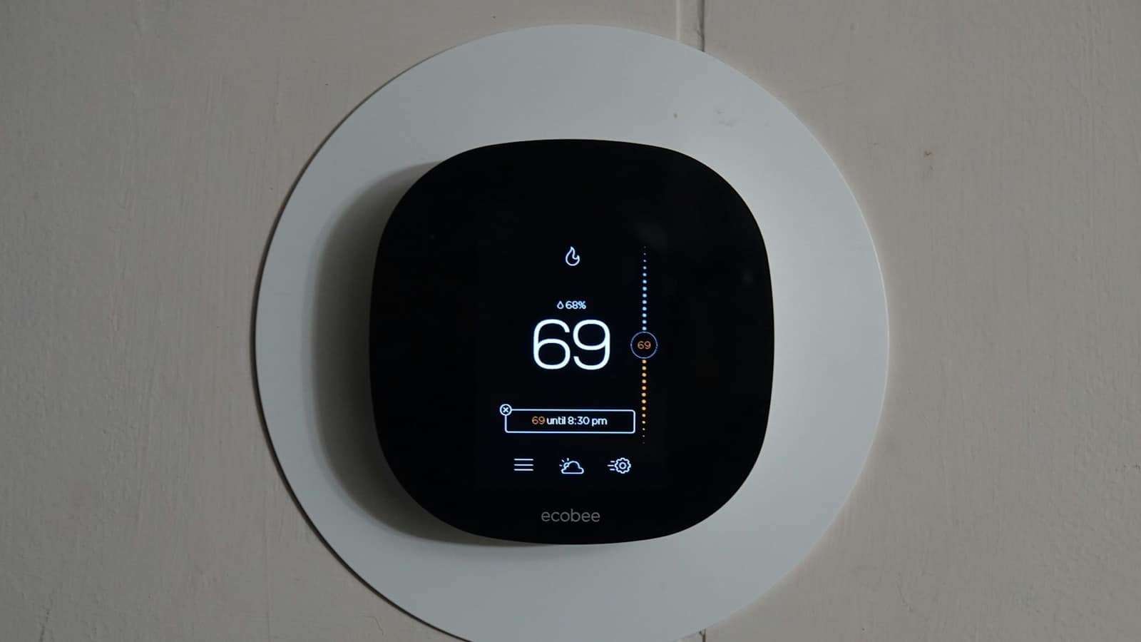 A smart thermostat scheduled to pre-cool a home before the paid electricity window
