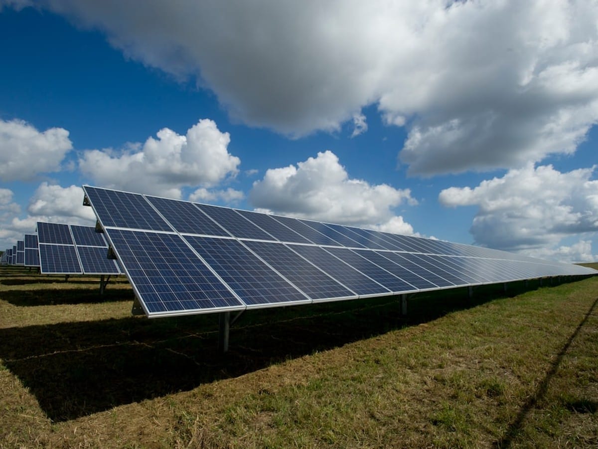 Solar panels installed in a field, similar to residential rooftop solar exporting power back to the Texas grid