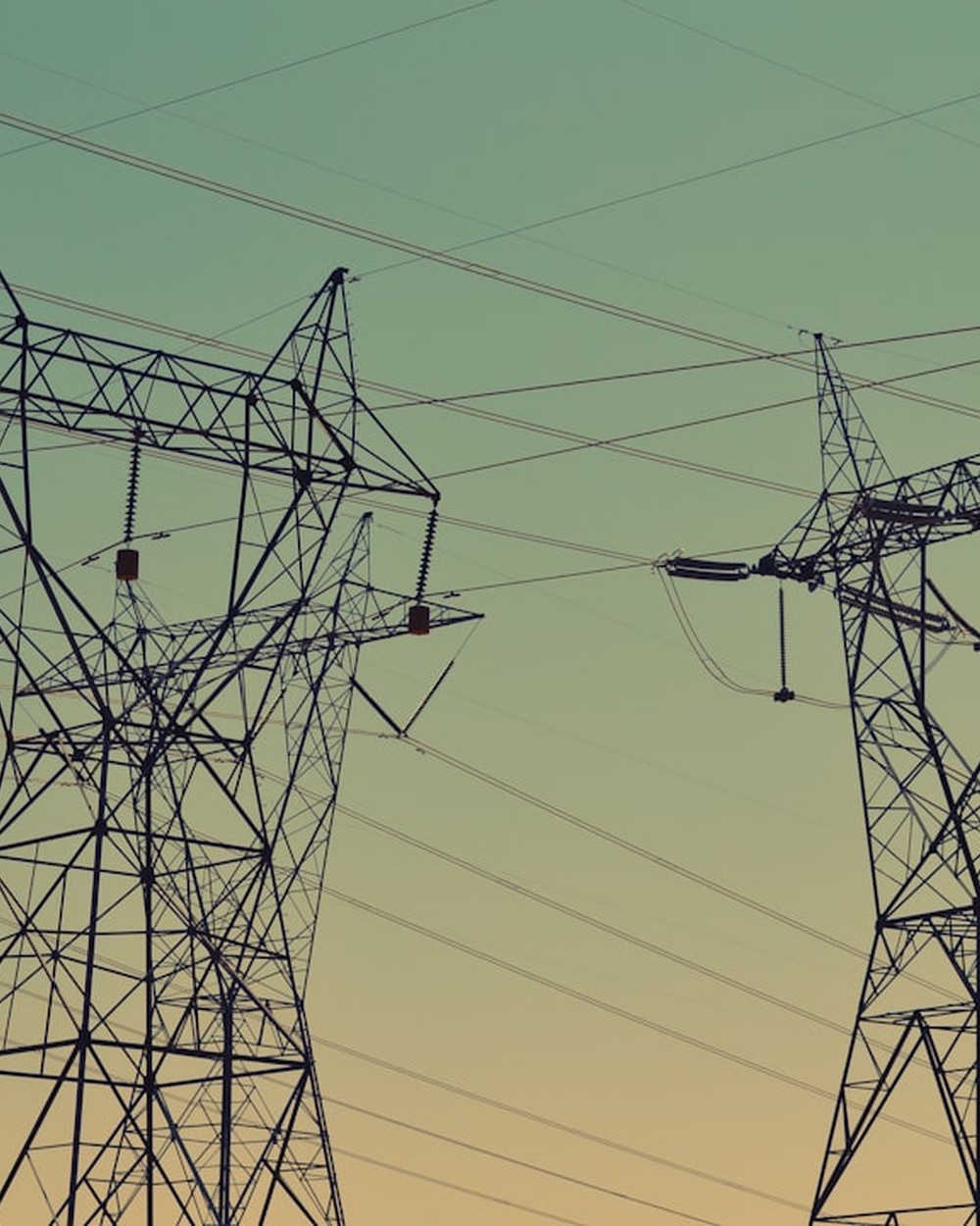Transmission towers illustrate the five-filter August 2026 lock-in decision framework for Texas households