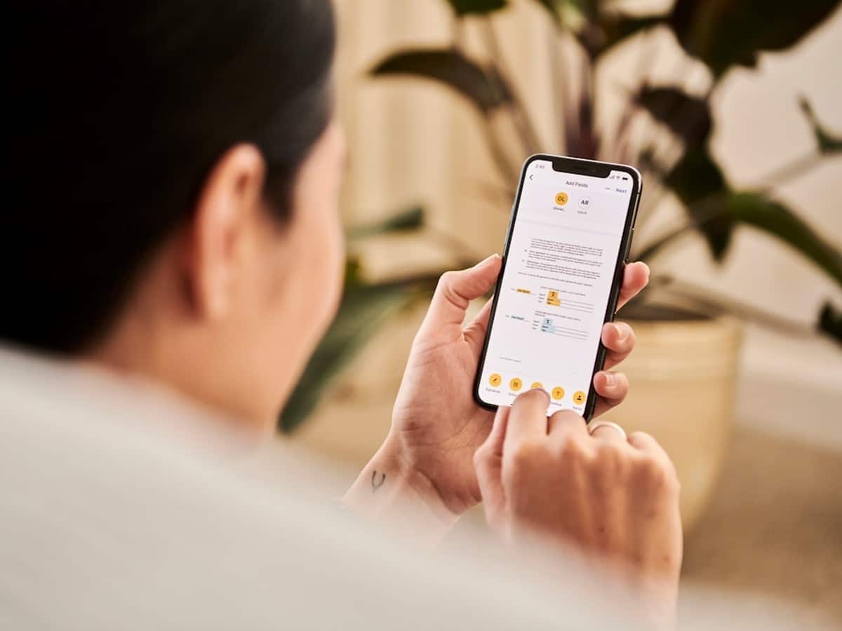 Texas homeowner using a smartphone to enroll in a same-day prepaid electricity plan